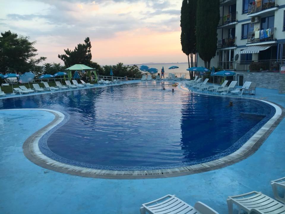 Blue Bay Palace Apart Complex Pomorie Buitenkant foto